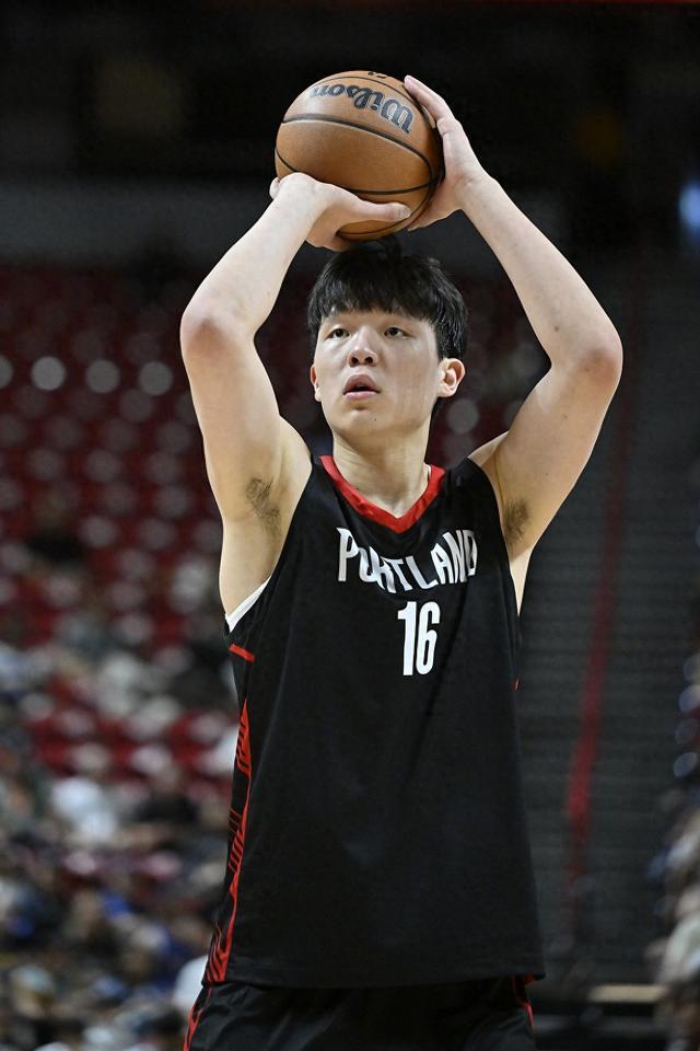 拓媒：?杨瀚森现在就是球队的门面 我愿称之为杨疯狂