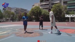 有点东西！字母哥看1米76甲亢哥扣篮 成功后两人激情庆祝