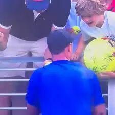 波兰百万富翁，美网观赛当众抢小孩帽子，还扬言：手慢无？