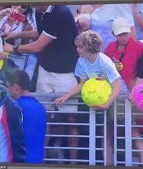 波兰百万富翁，美网观赛当众抢小孩帽子，还扬言：手慢无？