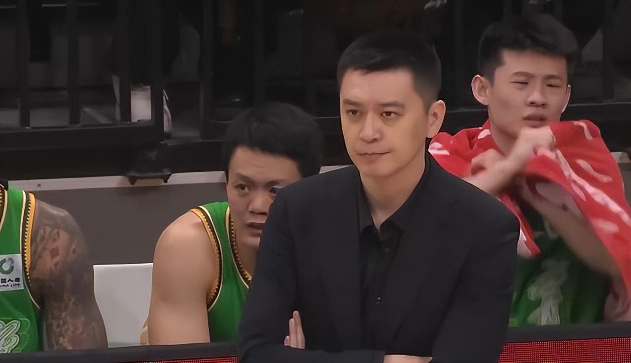 足球比分直播-辽宁输青岛揪出两大废才，两首发合砍0分，坑惨杨鸣，一言难尽