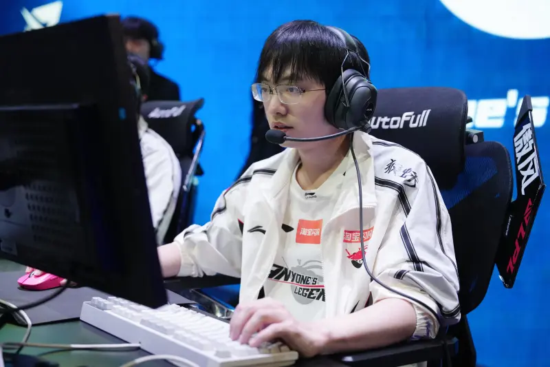 即时比分-AL官方发布对阵BLG赛前返图：积极进取